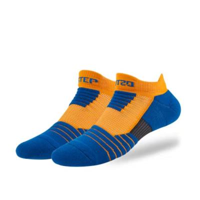 China Sporty Custom Logo Anti Slip Designer Socks Running Ankle Socks for sale