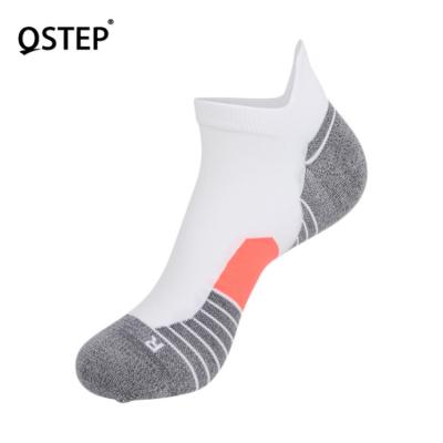 China Sporty Comfortable Custom Anti Puffy Socks Mens Running Ankle Socks for sale