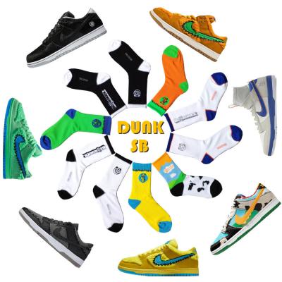 China Wholesale personalityoriginal Sweat-absorbent DIP SB cartoon green fashion bear yellow blue joint socks for sale