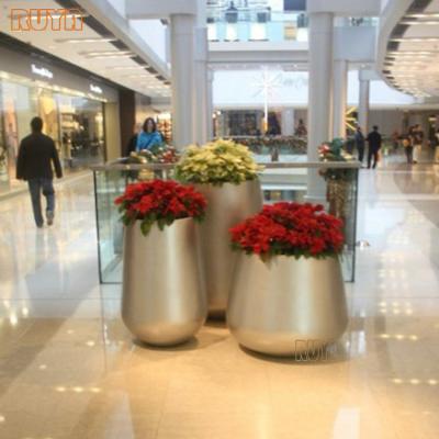 China Contemporary Modern Fiberglass Round Planters For Leisure Club Mall Building Home Decor Flower Pots Sets Gold Color for sale