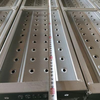 China Gebouw gegalvaniseerde steigerplanken Wandelplatform Q195 Metalen dek Stalen plank Te koop