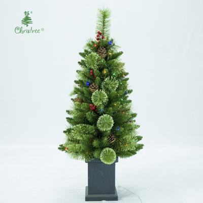 China Chirstmas Decor Navidad 2021 Christmas Decoration Artificial Mini Christmas Tree With Large Pine Cones And Red Fruit for sale