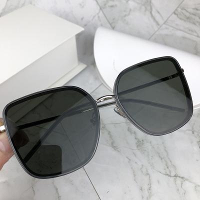 China Newest Fashion Sunglasses 2021 Fashion Thin Frame Eyewear Oversized Metal Temple Shading Sun Glasses For Women for sale