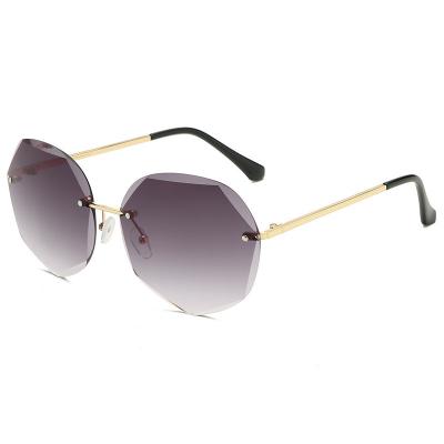 China 400 Colorful Oversized Oversized Anti-UV Metal Temple Rimless Sunglasses Lence for Male and Female for sale