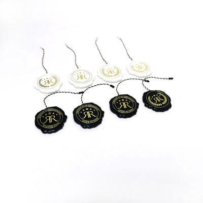 China Wein-Flasche Hang Tag Size Plastic Swing etikettiert Schablonen-Schmuck Hang Tags String Suppliers zu verkaufen