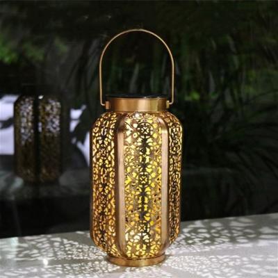 China 2021 Solar Led Retro Garden Light Metal Lantern Portable Hanging Outdoor Decorative Lamp With Handle Decoration Garden Passage for sale