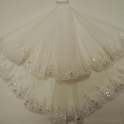 China ZH1397Q 2019 Lace Edge Sparkle Sparkling Two Layer Crystal Wedding Veils With Free Comb White Ivory Bridal Accessories for sale