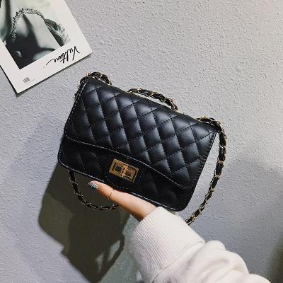 China PU leather 2021 new design small chain lady bags pinch PU leather luxury cross - body bag women classic handbag for sale