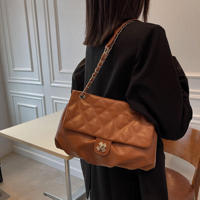 China Lady 2021 autumn and winter celebrity news large capacity handbag women's chain bags online fashion for sale