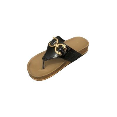 China 2022 Summer Beach Fashion Trend Plus Size Sandals Ladies Flat PU Leather Flip Flops Fashion Slippers for sale