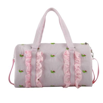 China Fashion Customized Wholesale Waterproof Duffel Bag Women Fitness Gym Weekend Bag With Printed Embroidery for sale