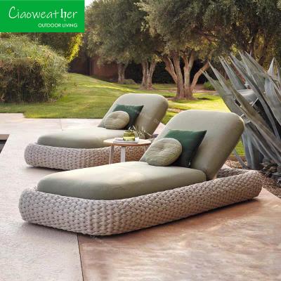 China Top Hotel Resort Daybed Garden Sol Lounger Cadeira com todo o tempo Beach Daybed e design moderno à venda