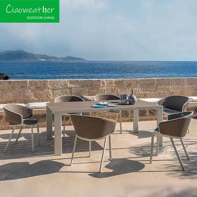 Cina Outdoor Leisure Hotel Rattan Dining Set con cuscino impermeabile per tappezzeria e telaio in alluminio in un design moderno e semplice in vendita