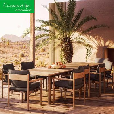 Cina Modern Hotel Outdoor Furniture Set PE Rattan Massiccio Legno Teak Sedile da Giardino e Tavolo da pranzo con cuscino esterno in vendita