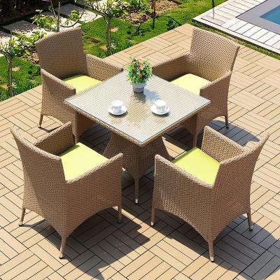 China Set de comedor al aire libre con niños de madera Mesa de dibujo y silla Función Sala de bar Restaurante Muebles de rotín/hiedra en venta