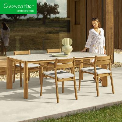 China Geen opvouwbare natuurlijke teakhouten tuinstoelen voor buitenpatio's Rattanstoelen Postverpakking Te koop