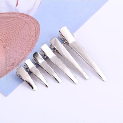 China Cute Salon Hairdresser Beauty Professional Metal Section Plastic Hair Clips for sale