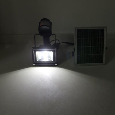 China Aluminum Alloy PIR Motion Sensor LED Flood Light with Solar Cell and Li-ion Battery for Garden Yard Park for sale