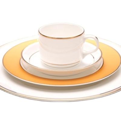 China Sustainable High End Gold Rim Ceramic Mugs Coffee Porcelain Dish Bowl Dinnerware Set for sale