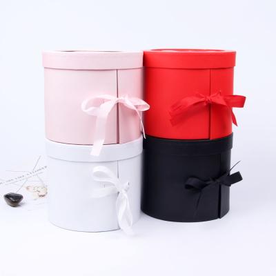 China Popular white gift box reused valentine's day wedding favors box suitable price materials good quality flower for guests for sale