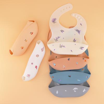 China Customized Washable Comfortable Printed Pattern Baby Silicone Bibs Waterproof Silicone Baby Feeding Bib for sale