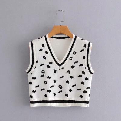 China Anti-Wrinkle White/Black Women Knitwear Designer Sleeveless Sweater Vest Ribbed Knit Animal Pattern Leopard Print Sweater Vest for sale