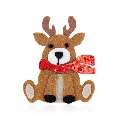 China Wholesale ALLOY Christmas Elks Wearing a Scarf Brooch Pin for sale