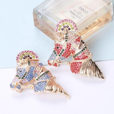 China Fashion Design Trendy Horse Head Crystal Rhinestone Metal Animal Brooch Pin For Gift for sale