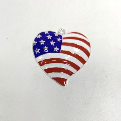 China CLASSIC 40 mm Enamel Patriotic Love Heart Shape Pin American USA Flag Pendant For Independence Day for sale