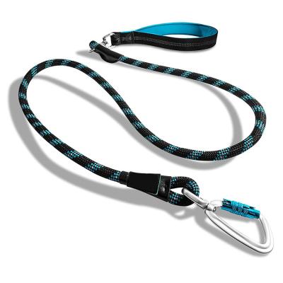 China Custom Thoughtful Wholesale Rope Leash Dog Rope Lead with Soft Padded Handle and Aluminum Carabiner for sale