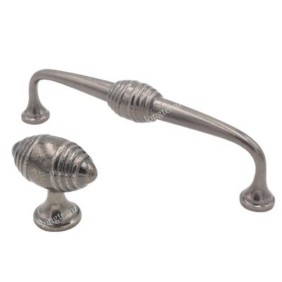 China Furniture Solid Metal Hardware Heat Resistant Antique Silver Cabinet Handles And Knobs for sale