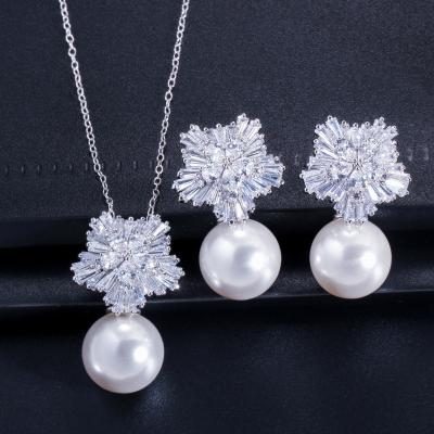 China Non-fading/Anti-allergic Korean Bridal Natural Freshwater Pearl Jewelry Set Elegant Snowflake Zirconia Necklaces And Earrings Set for sale