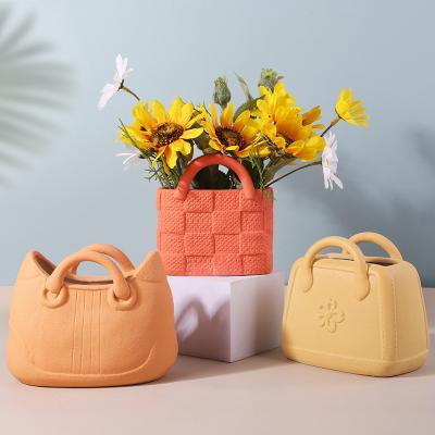 China Wholesale Modern Simplicity Modern Handbag Ceramic Vase with Artificial Flower and Dried Flower Mash for Living Room Hotel Wedding Decoration for sale