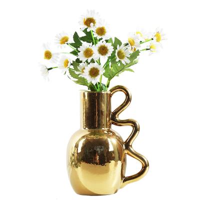 China Nodic modern high grade gold and silver ceramic vase with handle luxury style home decorations ornaments for wedding hotel showroom for sale