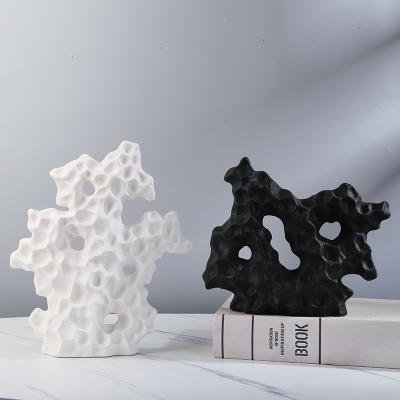 China LIVEFUN Modern Arts and Crafts Modern Ceramic Home Accessories OEM Ceramic Home Ornaments Customized Logo for sale