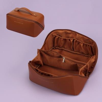 China Fashion PU Material Portable Travel Personal Care Makeup Storage Bag Makeup Kit Bag for sale