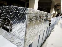 China Coche del metal de la caja de herramientas de aluminio de plata del almacenamiento/gabinete adaptables del remolque en venta