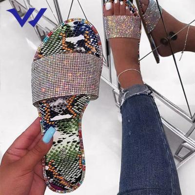 China 2021 Summer Ladies Eva Slippers Women Flat Beach Diamond Deodorization Studded Bling Clear Sandals for sale