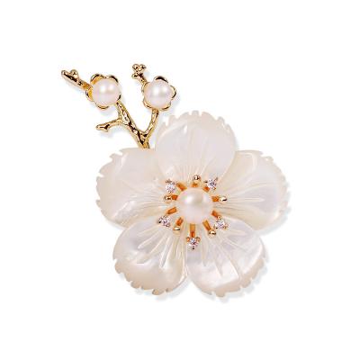 China High Quality Luxury Gold Plating Real Alloy Gold Alloy Pearl Shell Flower Brooch Pin Natural Freshwater Pin for sale