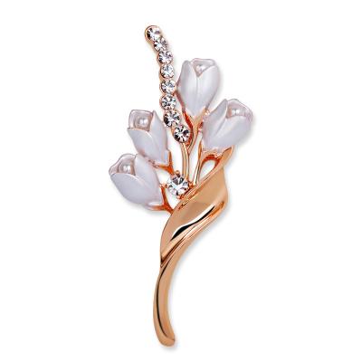 China Simplicity plain style white flower resin temperament clothing coat shawl buckle brooches luxury crystal pins for women for sale