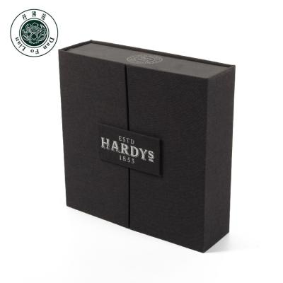 China OEM Square Black Luxury Handmade Wine Packaging Boxes Magnetic Liquor Wine Liquor Liquor Box for sale