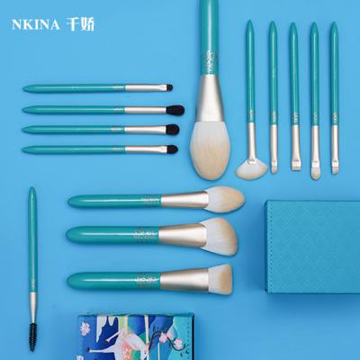 China Angular Blush Private Wooden Handle Hardware Professional Makeup Brush Set for sale