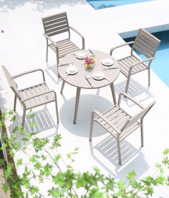 China Mesa de comedor exterior con sillas apilables para terraza en venta