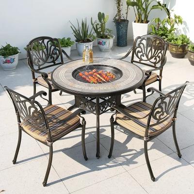 China Balcony Dining Wooden Board Courtyard Table And Cast Aluminium Chairs for sale