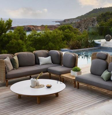 China Met de hand gebreide buitenmeubelen uit teakhout Villa Hotel Tuin PE Rattan Sofa And Table Set Te koop