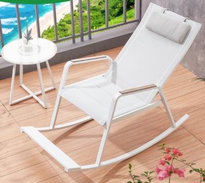 China Silla mecedora de aluminio para exteriores a prueba de moldes para patio terraza de playa en venta