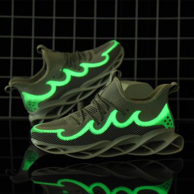 China 2021 Wholesale Custom Reflective Cheap Male Men's Leisure Sports Jogging Shoes Breathable Shoes Running Shoes for sale