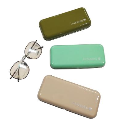 China Durable Custom Logo Eyewear Box Wholesale Sunglasses Glass Folding Case for sale