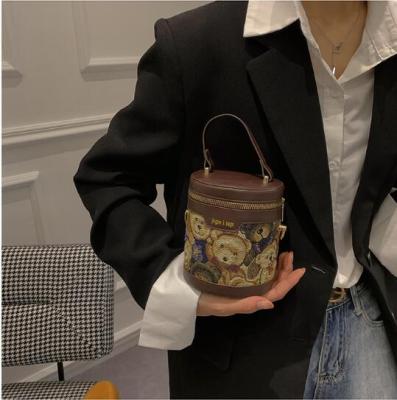 China Eco-friendly Fashion Cartoon Bear Bucket Bag For Women Fashion Shoulder Messenger Bags Designer Chain Cross - Body Ladies Circular Barrel Hand for sale