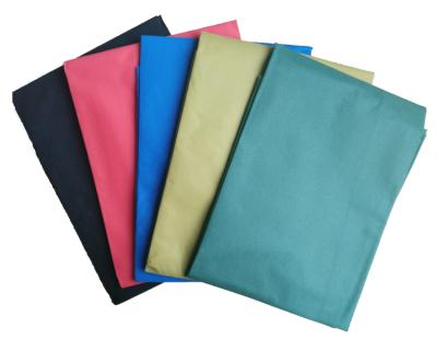 China Wholesale Disposable Colorful Anti-bacteria Table Cover PP Nonwoven Dining Table Cloth for sale